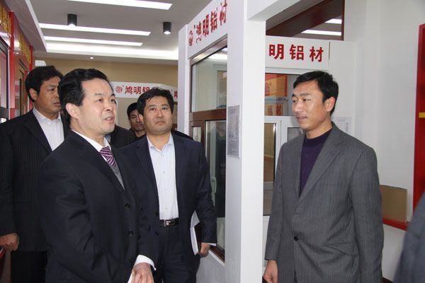 臨朐縣縣委書記顧建華及縣委領導來我公司視察